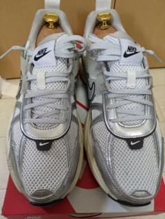 Nike V2K Run サミットホワイト/メタリックシルバー 27 cmのサムネイル