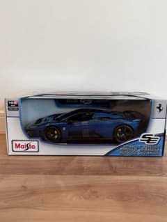 Maisto Ferrari F80スペシャルエディション 1/18のサムネイル