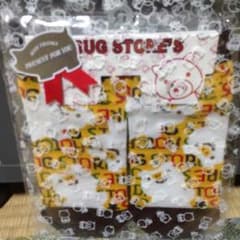 ドラックストアーの靴下のサムネイル