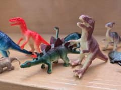 恐竜の仲間たち9個のサムネイル