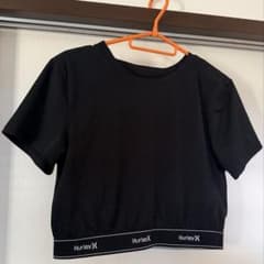 Hurley クロップド丈 トップス ブラック　ラッシュガードのサムネイル