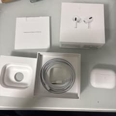 【純正品】Apple AirPods Pro 本体ケース、充電器付きジャンク品のサムネイル