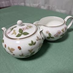 WEDGWOOD ワイルドストロベリー シュガーポット&クリーマーのサムネイル