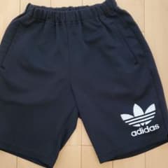 adidasのショートパンツのサムネイル