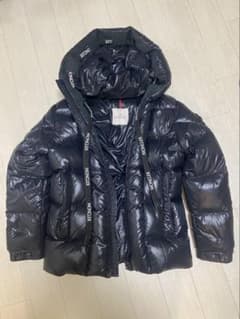 MONCLER ブラック ダウンジャケット フード付きのサムネイル