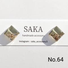 (No.64)ハンドメイドアクセサリー　レジンピアス　イヤリングのサムネイル