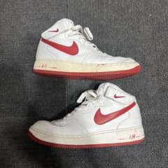 Nike ホワイト/レッド ハイカットスニーカーのサムネイル