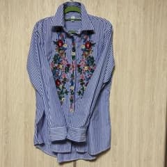 前見頃の刺繍が綺麗！白xブルーのサムネイル