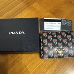 プラダ PRADA 二つ折り財布 ハート柄 美品 VIT MOVE LOVE - メルカリ