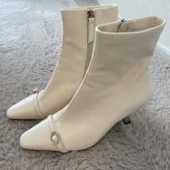 美品 RANDAホワイト ショートブーツのサムネイル