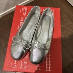 【美品】H&M バレエシューズ パンプス シルバー 36（23.0cm相当）のサムネイル