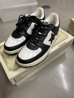 APE スニーカー　白黒のサムネイル