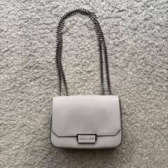 白くま様専用　CHARLES & KEITH チェーンストラップボディバッグのサムネイル