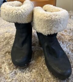美品レアなUGG 黒 シープスキンファー ムートンブーツ　24㎝のサムネイル