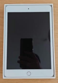 iPad mini 4 (第4世代) 128GB Wi-Fiモデルのサムネイル