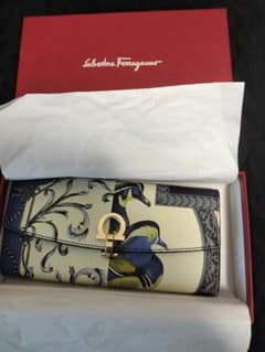 未使用Ferragamo フェラガモ ガンチーニ 長財布 鳥と花の美しい