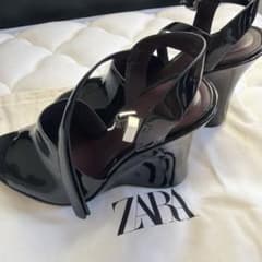 ZARA エナメル ウェッジソール サンダル ブラック 36のサムネイル