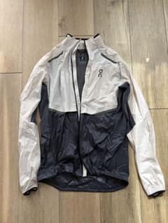 On Weather Jacket メンズXS(上) ウィメンズS(下・穴あり) On Weather Jacket メンズXS(上) ウィメンズS(下・穴あり) - メルカリ