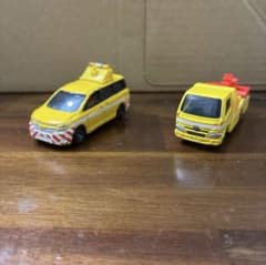 トミカ 道路交通パトロールカー　トヨタダイナ輸送車　日産エルグランドのサムネイル