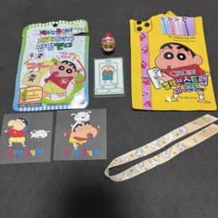 Crayon Shin-chan Goods Set: Badges and Figures