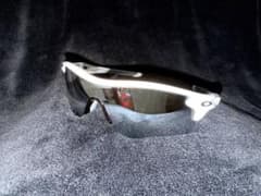 Oakley(オークリー)スポーツサングラス ホワイト/グレーのサムネイル