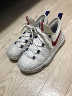スニーカーのサムネイル