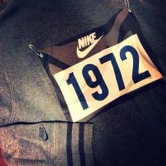 売切り【NIKE】プルオーバーパーカーのサムネイル