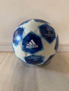 【フットサルボール】adidasのサムネイル