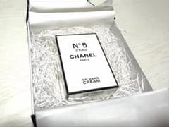 CHANEL N°5 ロー ハンドクリーム 箱付き ギフトのサムネイル