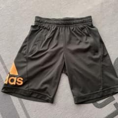 adidasハーフパンツ１４０㎝のサムネイル