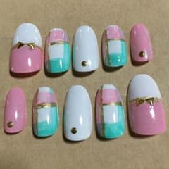 18.パステルカラーのチェックのネイルのサムネイル