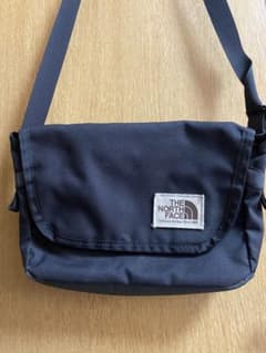 THE NORTH FACE ブラック ショルダーバッグのサムネイル
