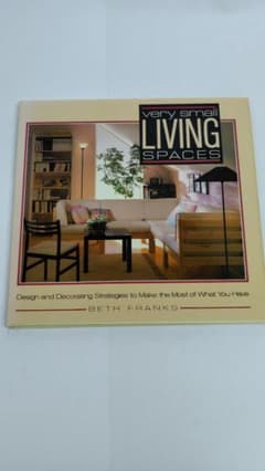 Very Small Living Spaces 洋書 インテリア 建築のサムネイル