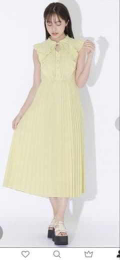 ライトイエロープリーツドレスのサムネイル
