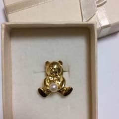 ★ピンバッチ★ クマと真珠♪のサムネイル