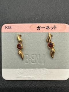 未使用】K18 ガーネット ピアス 0.4g - メルカリ