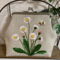 デイジーの刺繍がま口ポーチのサムネイル