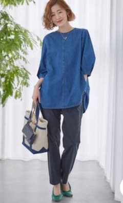 新品。洗える‼︎23区DENIM ライトダンガリー ブラウスのサムネイル