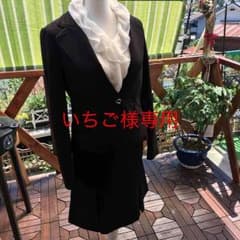 黒のスーツのサムネイル