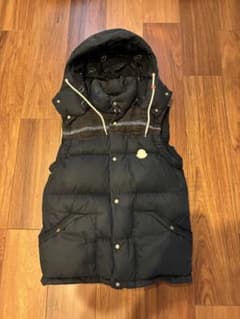 MONCLER V visvim ダウンベスト フード付き - メルカリ