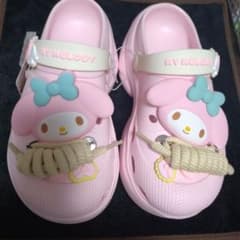 주말 가격 인하! MY MELODY 핑크 크로그 샌들