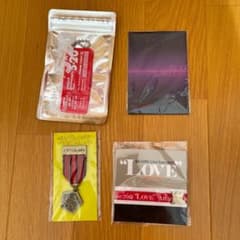 嵐 会場限定グッズ 赤のサムネイル