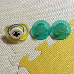 ピジョンとSOOTHIEのおしゃぶり3ヶ月〜のサムネイル