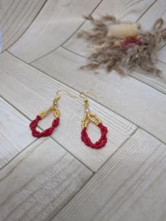 【ハンドメイド】ビーズピアス レッド ゴールドのサムネイル