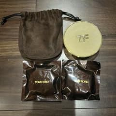 TOMFORD BEAUTY 新品未使用パフ2個 布ケース 美品コンパクトのサムネイル