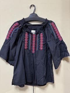 Trépied ✖️BEAMSBOY刺繍入りオフショルダーブラウス - 5