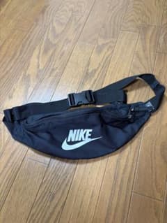 NIKE ナイキ　ウエストバッグ　　ボディバッグのサムネイル