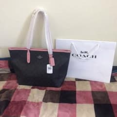 週末特価セール❗️コーチ coach トートバッグ ピンク 新品のサムネイル
