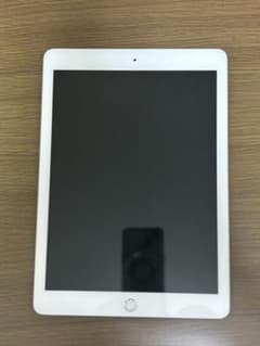 iPad 第6世代 シルバー A1893 32GB - メルカリ