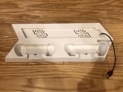 PS4 縦置きスタンド　コントローラー2台充電のサムネイル